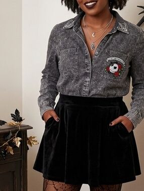 Nightmare Before Christmas Button Up embroidered womens size Medium